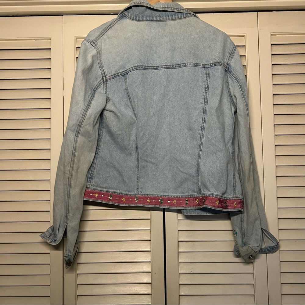 Vintage Light Wash Embroidered Denim Jacket - Women jeanology - Picture 5 of 5